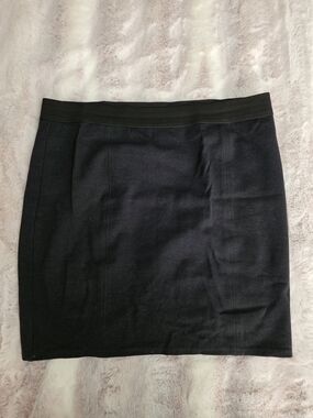 Classic Black Women’s Stretch Pencil Skirt